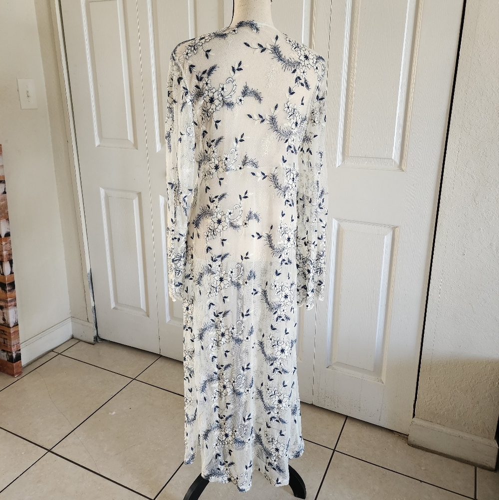 Vintage Style Embroidered Robe - Picture 9 of 11